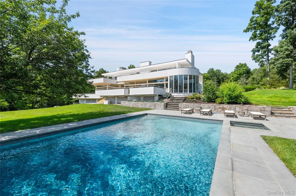 10 Dogwood Hills Road Pound Ridge, NY 10576