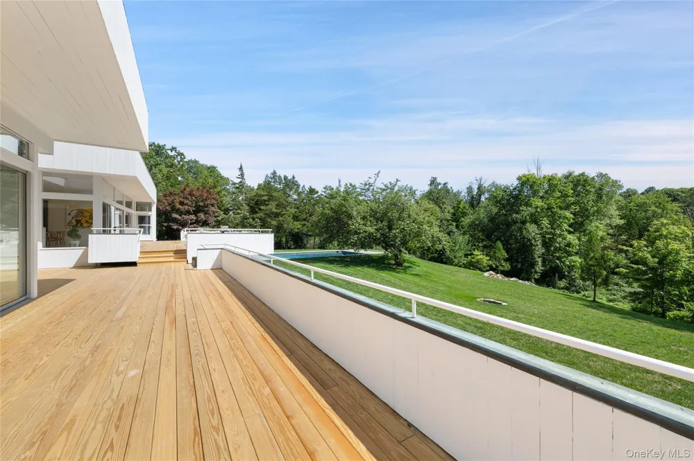 10 Dogwood Hills Road Pound Ridge, NY 10576