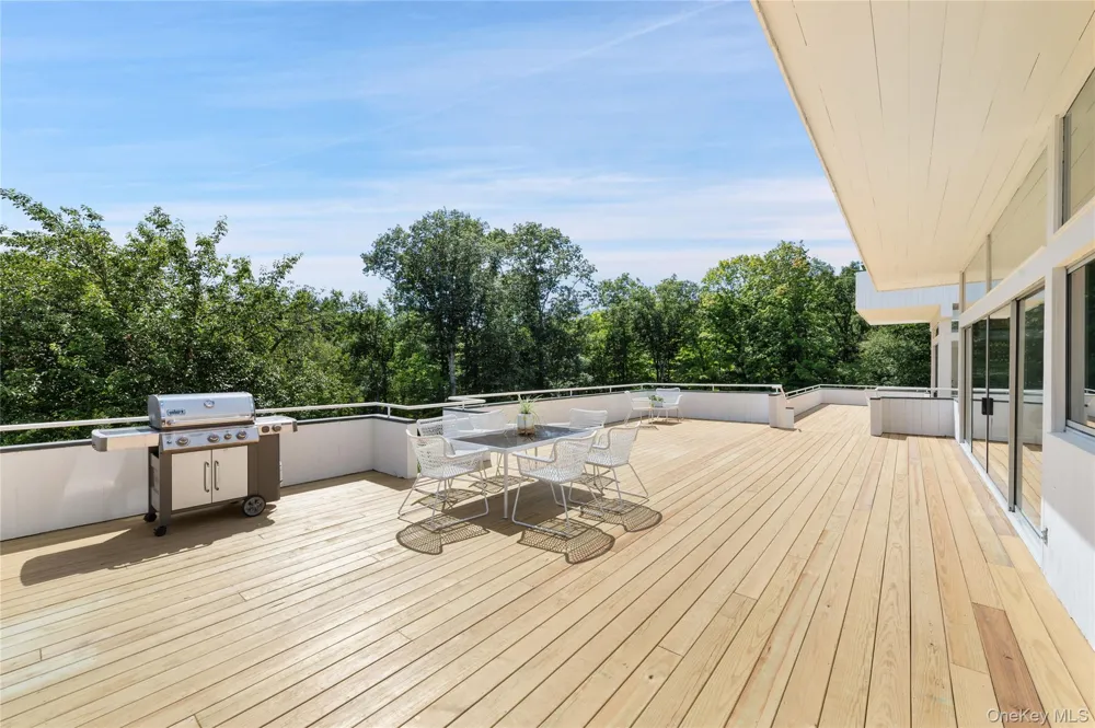 10 Dogwood Hills Road Pound Ridge, NY 10576
