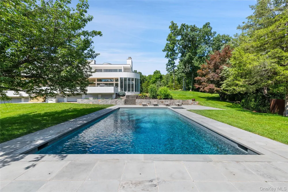 10 Dogwood Hills Road Pound Ridge, NY 10576