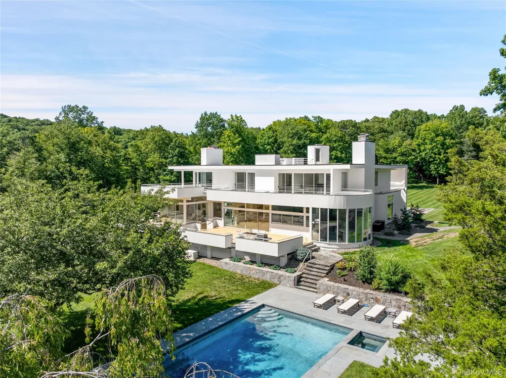 10 Dogwood Hills Road Pound Ridge, NY 10576