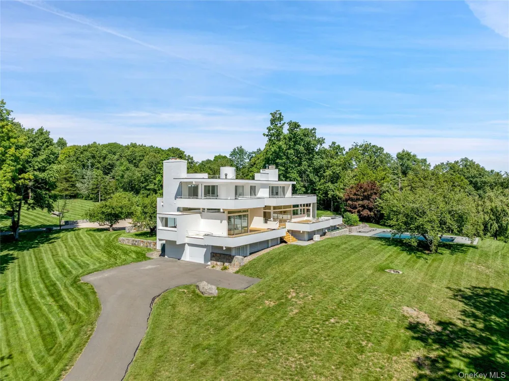 10 Dogwood Hills Road Pound Ridge, NY 10576
