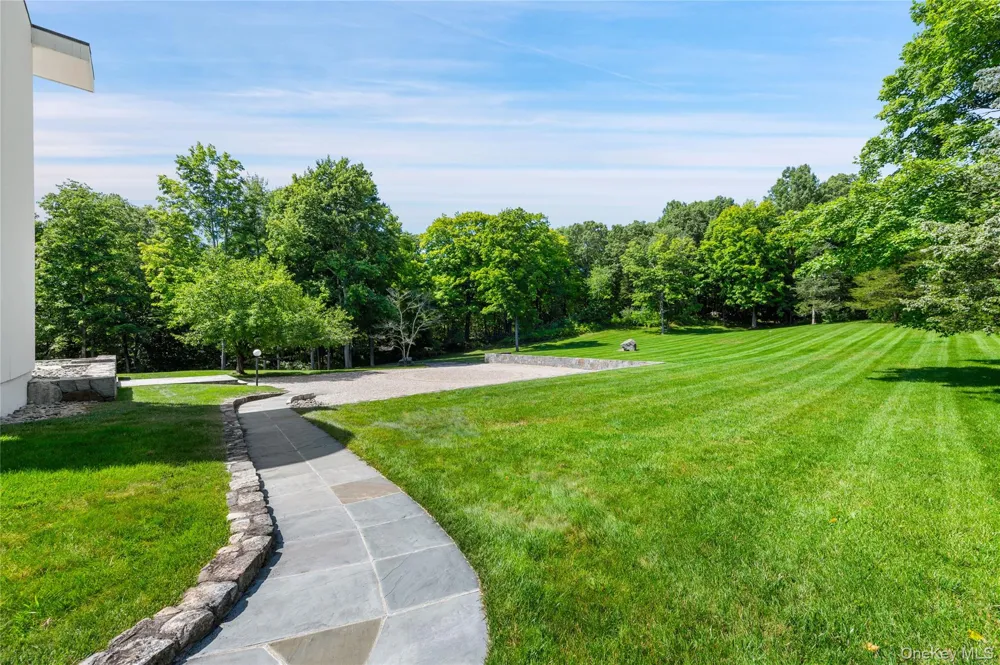 10 Dogwood Hills Road Pound Ridge, NY 10576
