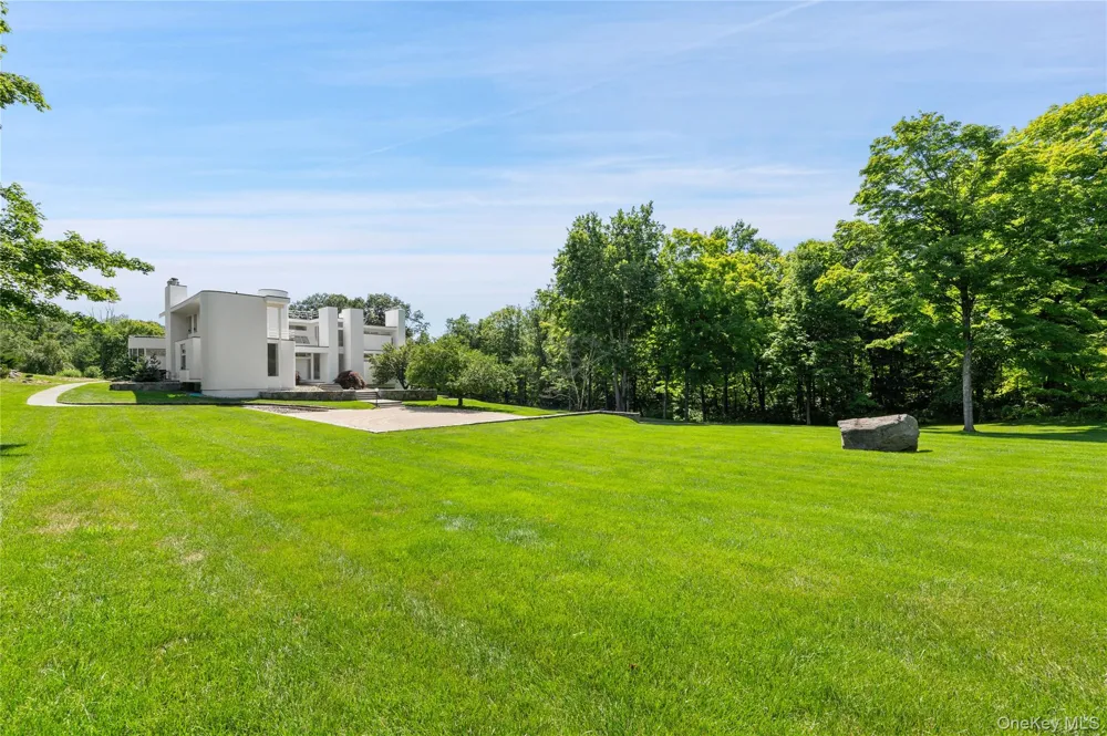 10 Dogwood Hills Road Pound Ridge, NY 10576