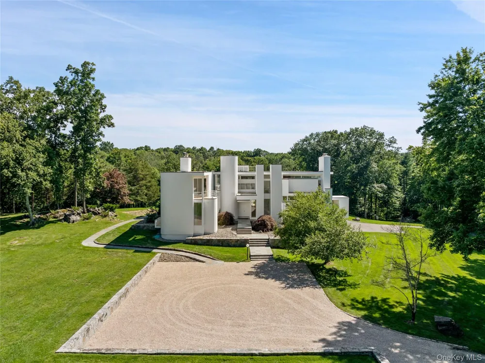 10 Dogwood Hills Road Pound Ridge, NY 10576