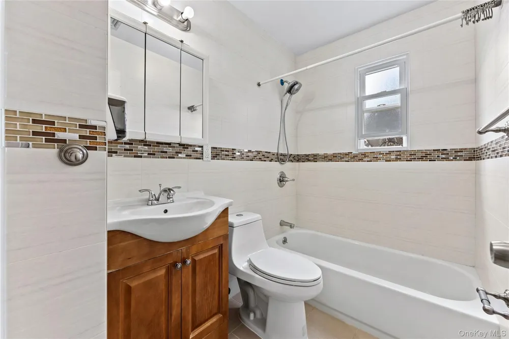 164-31 Underhill Avenue Fresh Meadows, NY 11365