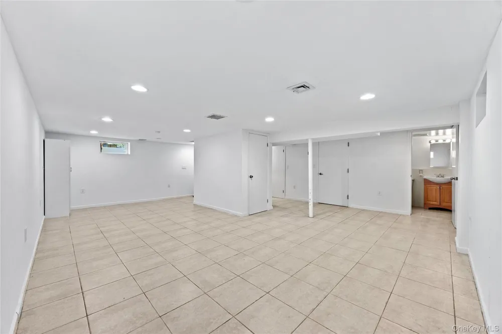 164-31 Underhill Avenue Fresh Meadows, NY 11365