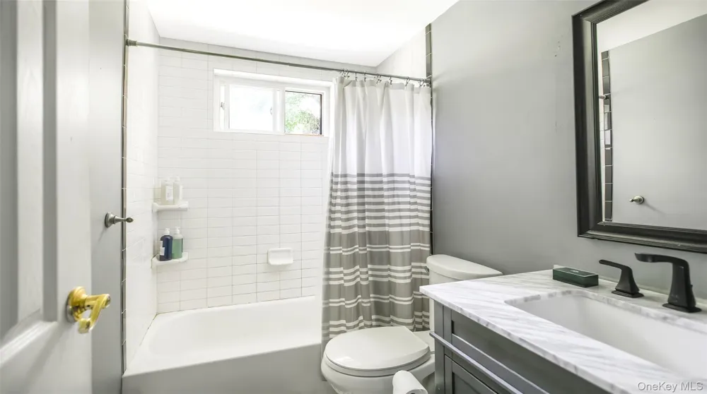 81 Richmond Boulevard #1B Ronkonkoma, NY 11779
