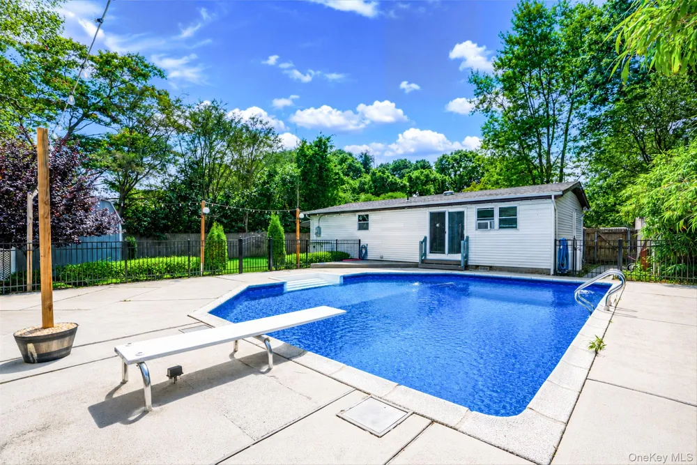 117 Broadway Shirley, NY 11967