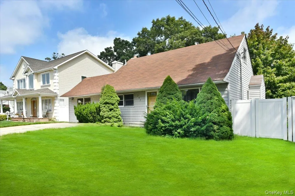 257 Maple Street Massapequa Park, NY 11762