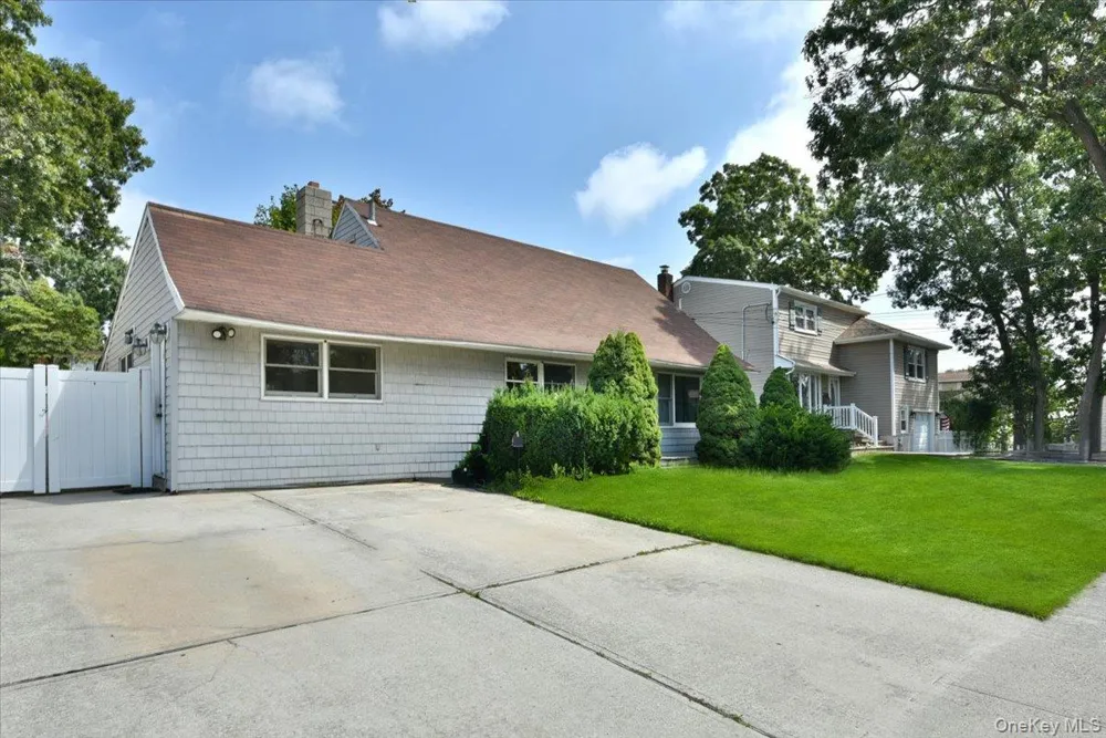 257 Maple Street Massapequa Park, NY 11762