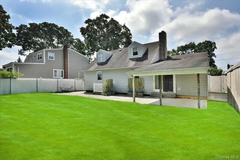 257 Maple Street Massapequa Park, NY 11762
