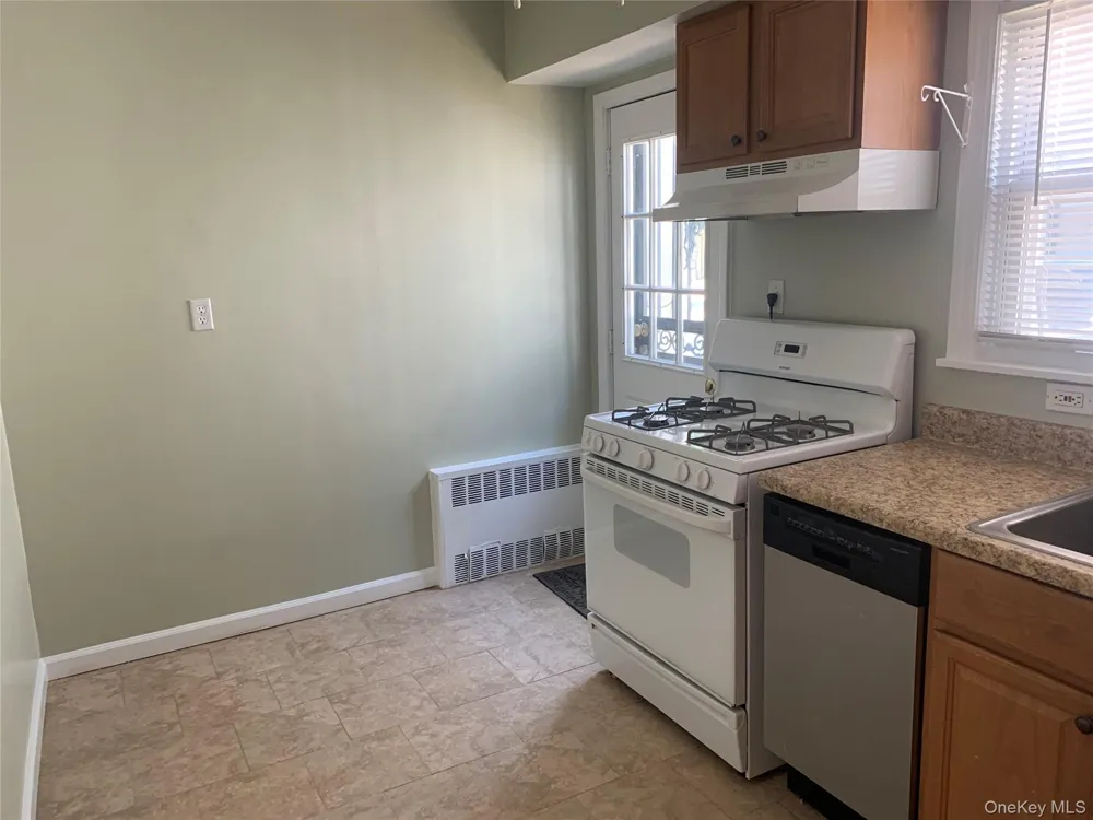 431 E Chester Street Long Beach, NY 11561