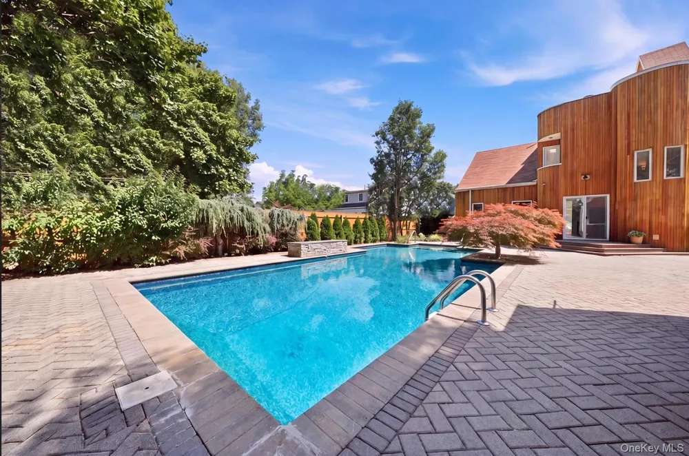 308 5th Avenue East Northport, NY 11731