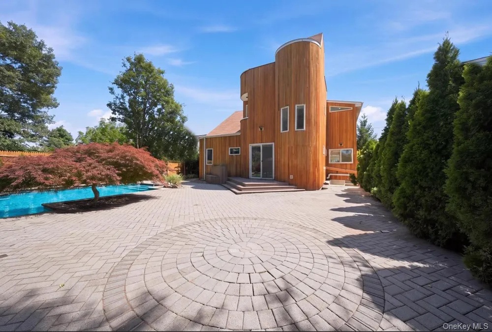 308 5th Avenue East Northport, NY 11731