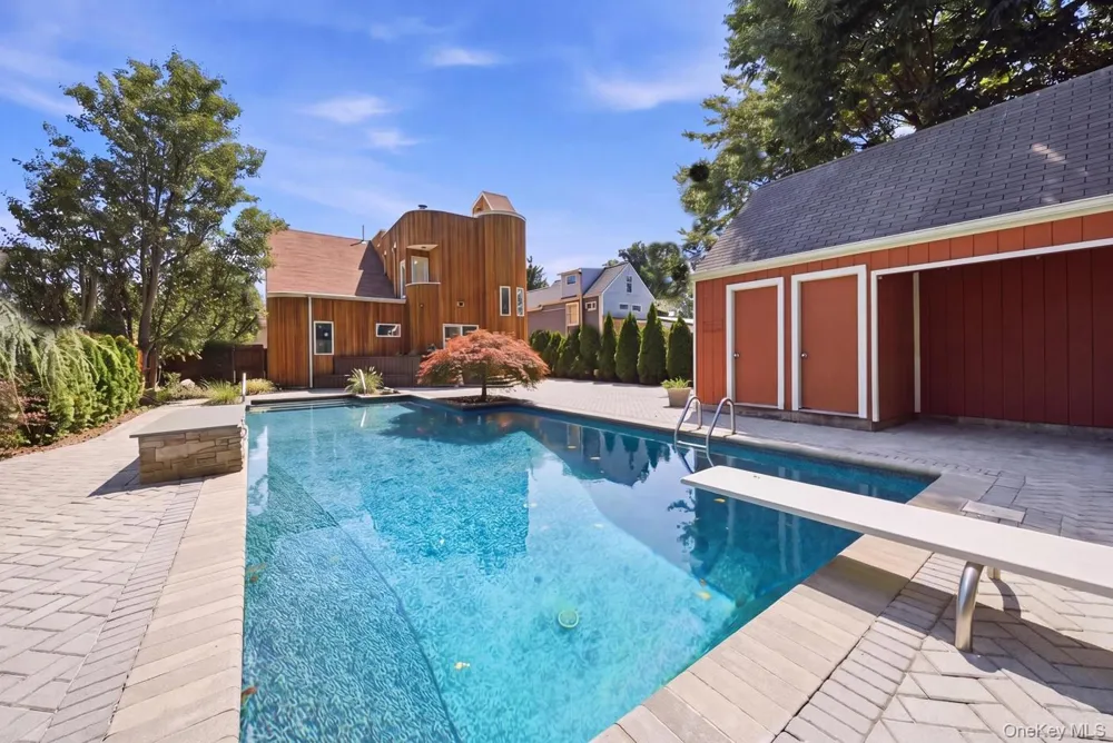 308 5th Avenue East Northport, NY 11731