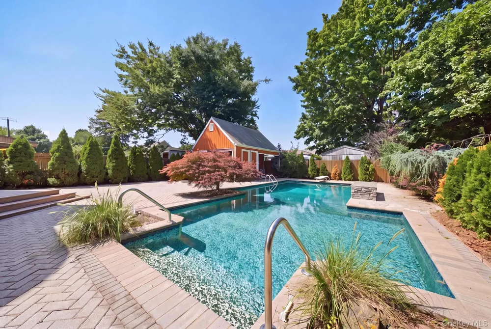 308 5th Avenue East Northport, NY 11731
