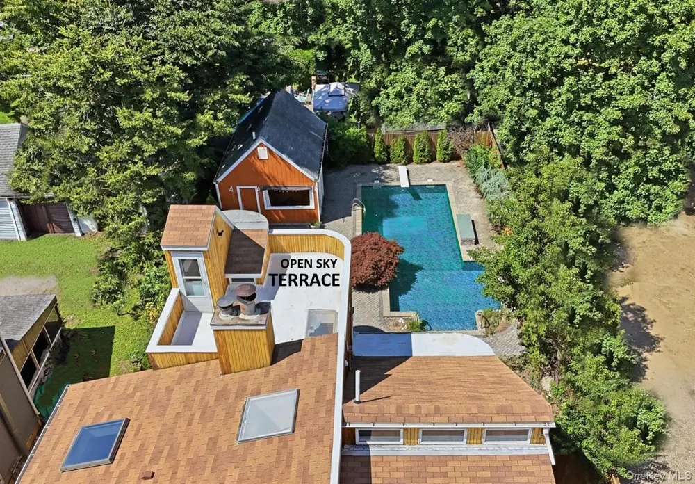 308 5th Avenue East Northport, NY 11731