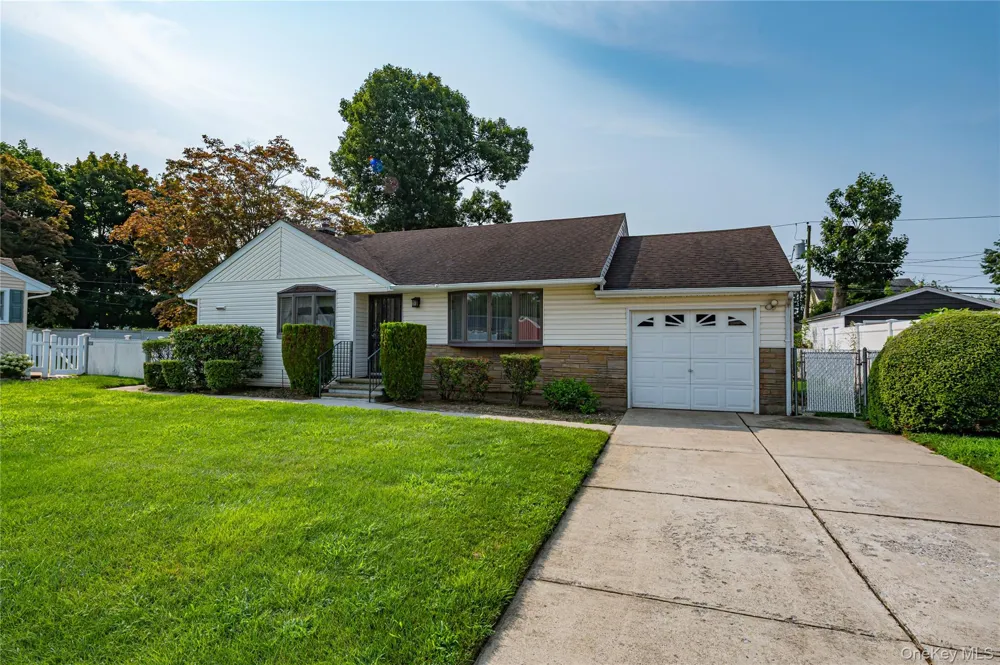 3986 Maplewood Drive Seaford, NY 11783