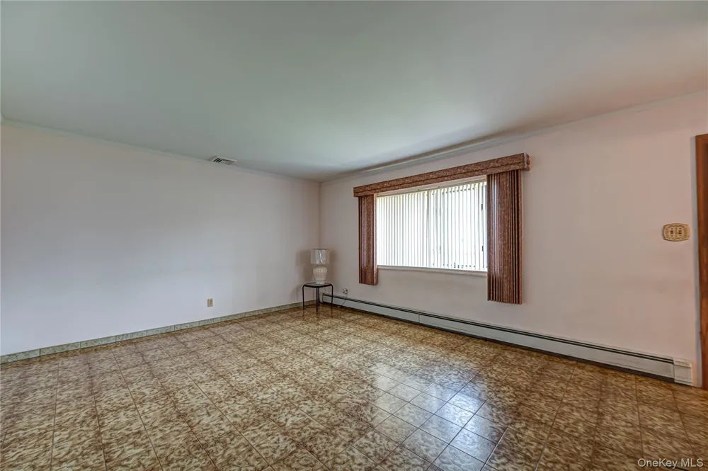 3986 Maplewood Drive Seaford, NY 11783