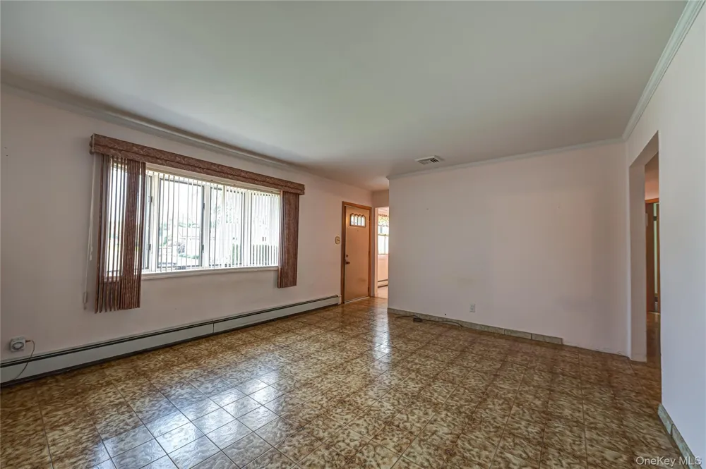 3986 Maplewood Drive Seaford, NY 11783