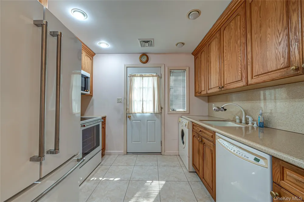 3986 Maplewood Drive Seaford, NY 11783