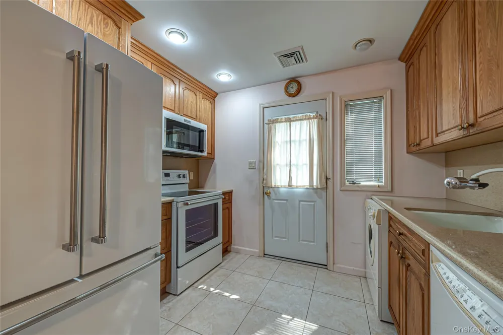3986 Maplewood Drive Seaford, NY 11783