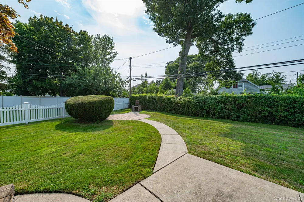 3986 Maplewood Drive Seaford, NY 11783