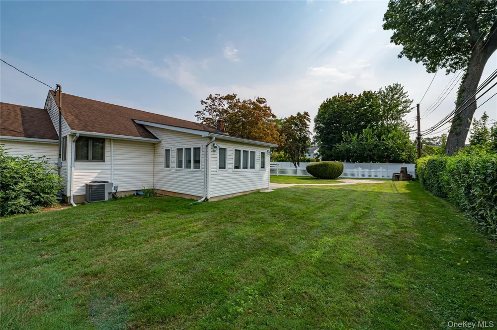 3986 Maplewood Drive Seaford, NY 11783
