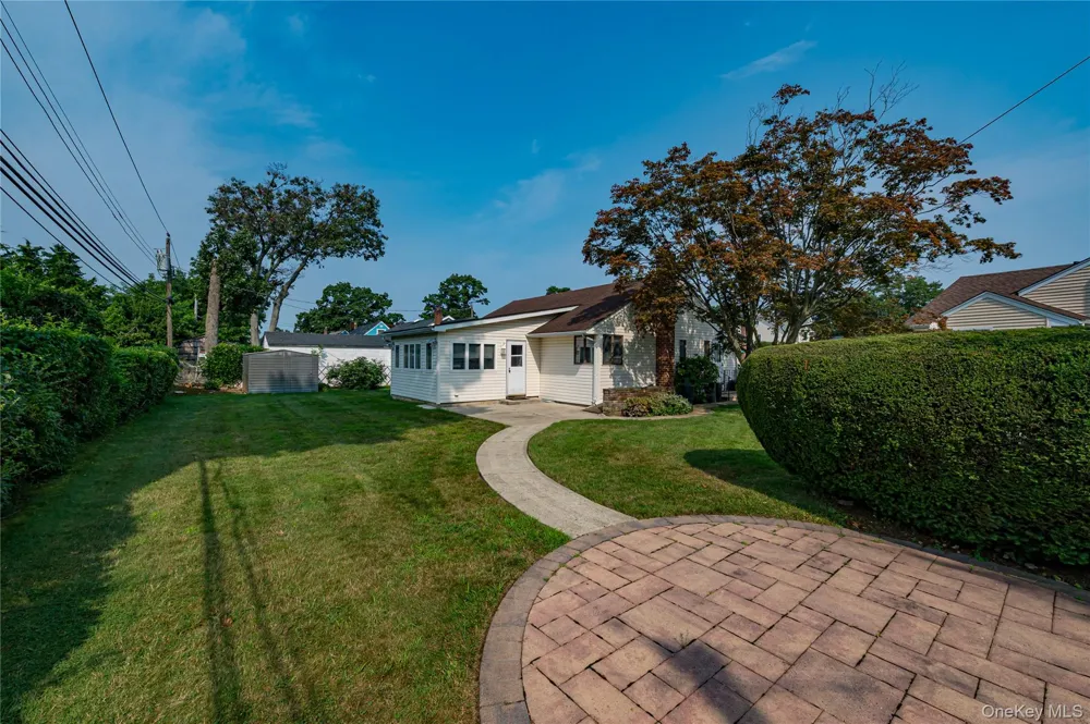 3986 Maplewood Drive Seaford, NY 11783