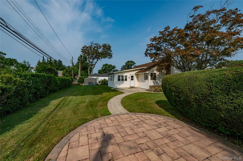 3986 Maplewood Drive Seaford, NY 11783