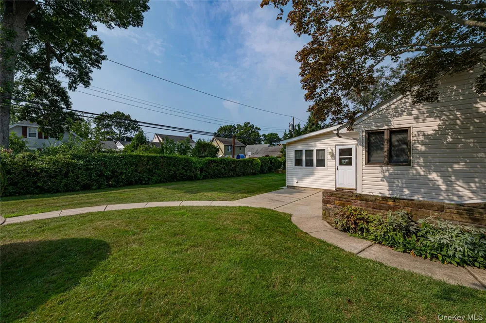 3986 Maplewood Drive Seaford, NY 11783