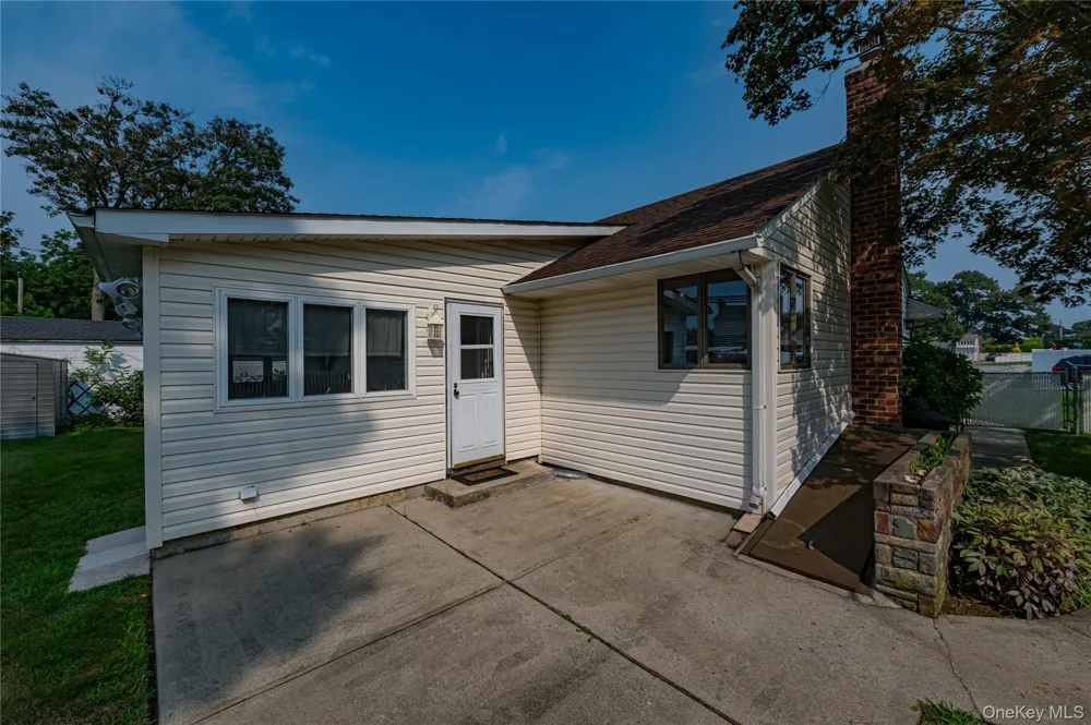 3986 Maplewood Drive Seaford, NY 11783