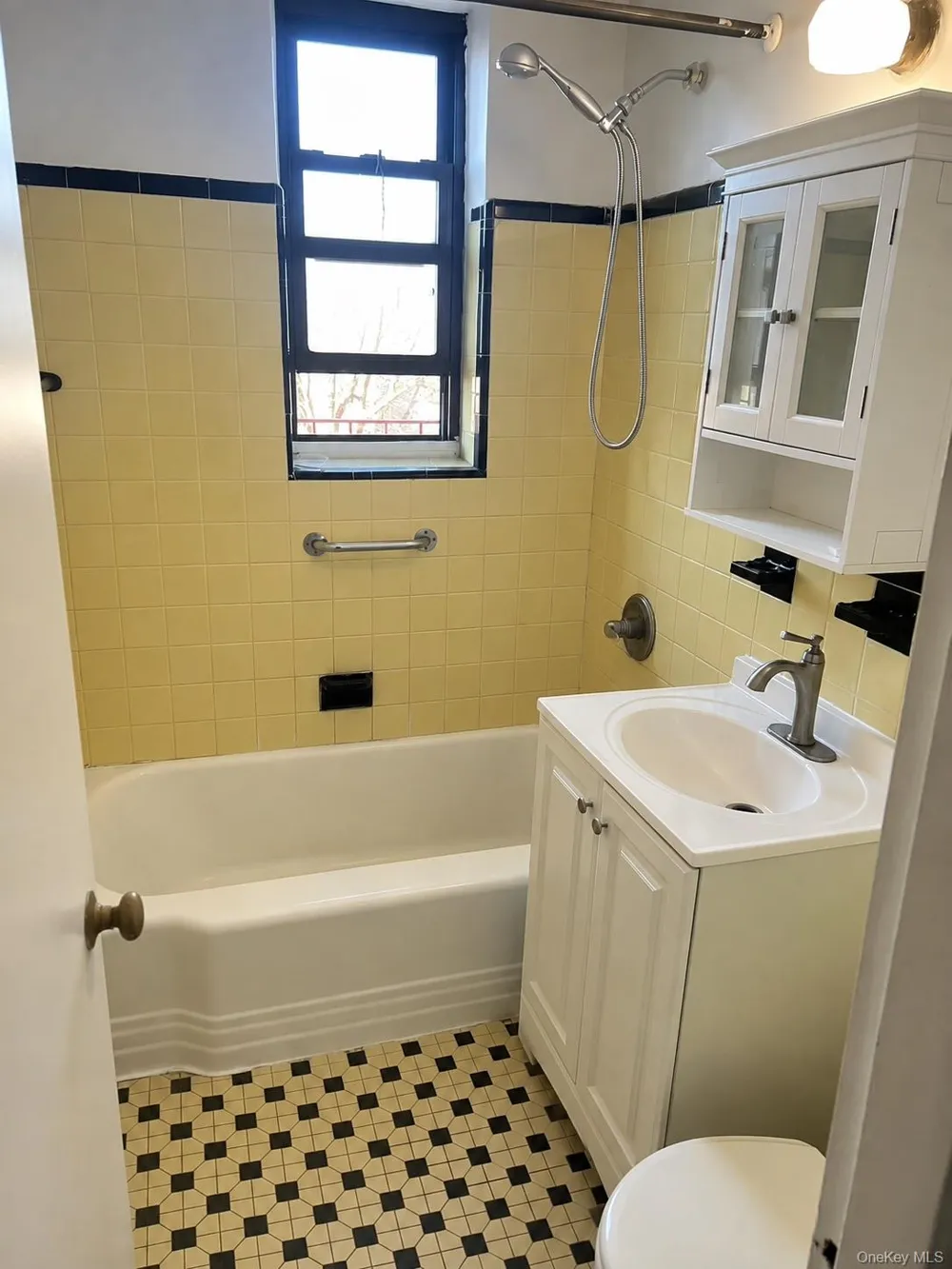 88-30 182nd Street #3F Hollis, NY 11423