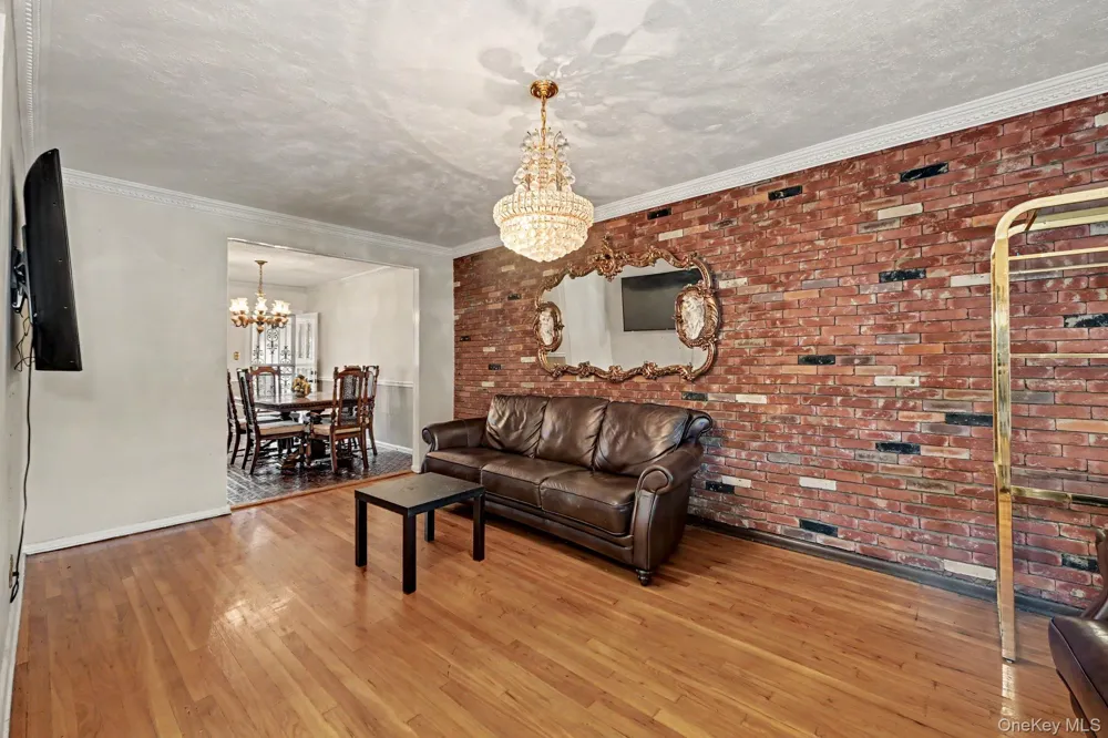 25-19 76th Street East Elmhurst, NY 11370