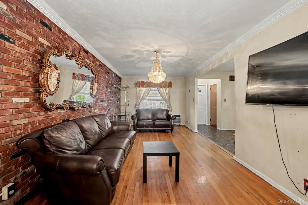 25-19 76th Street East Elmhurst, NY 11370