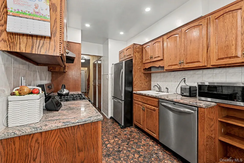 25-19 76th Street East Elmhurst, NY 11370