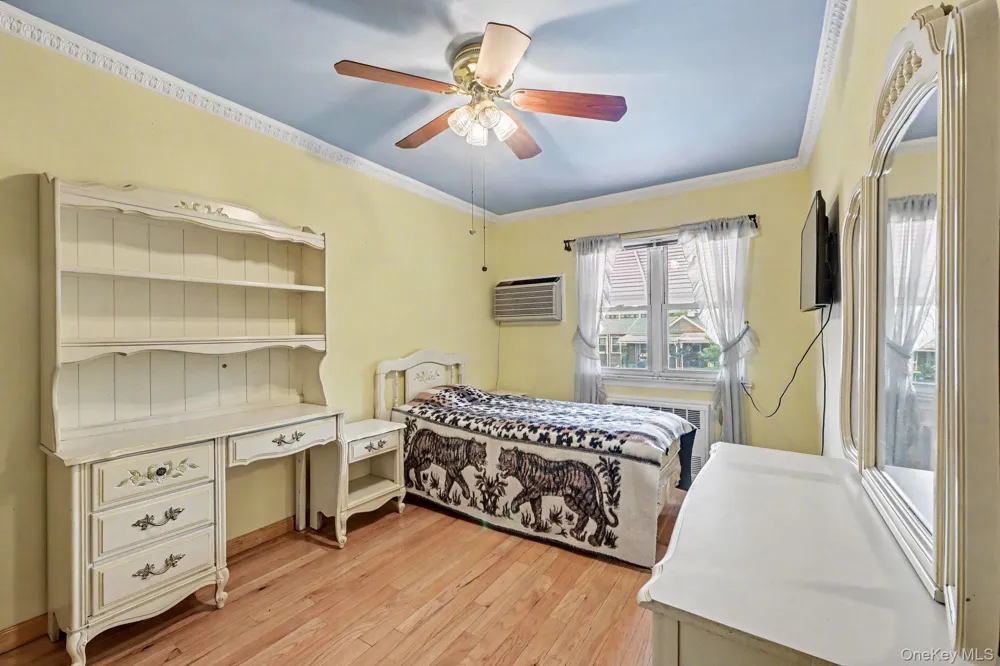 25-19 76th Street East Elmhurst, NY 11370