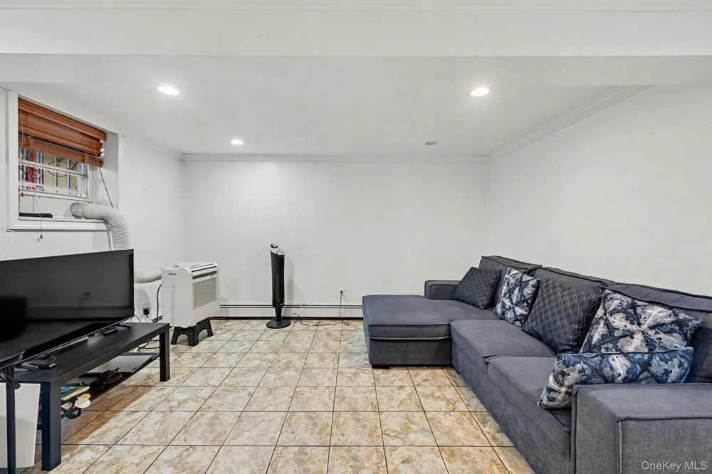 25-19 76th Street East Elmhurst, NY 11370