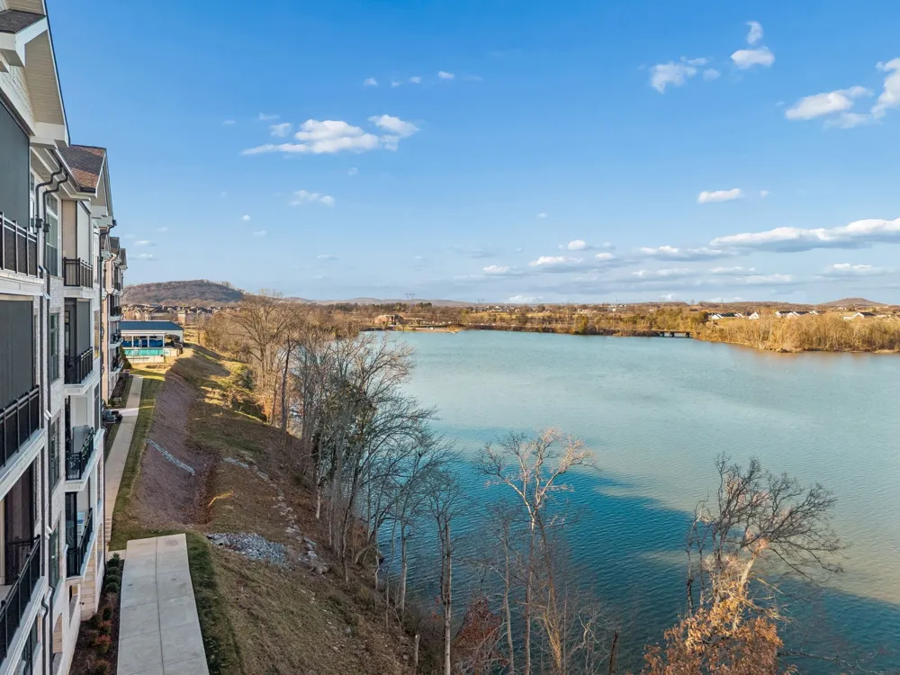 1024 Club View Dr #D202 Gallatin, TN 37066