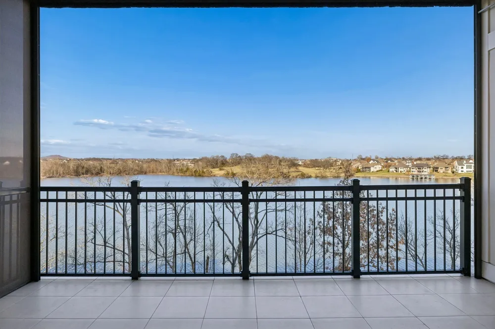 1024 Club View Dr #D202 Gallatin, TN 37066