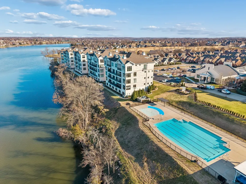 1024 Club View Dr #D202 Gallatin, TN 37066