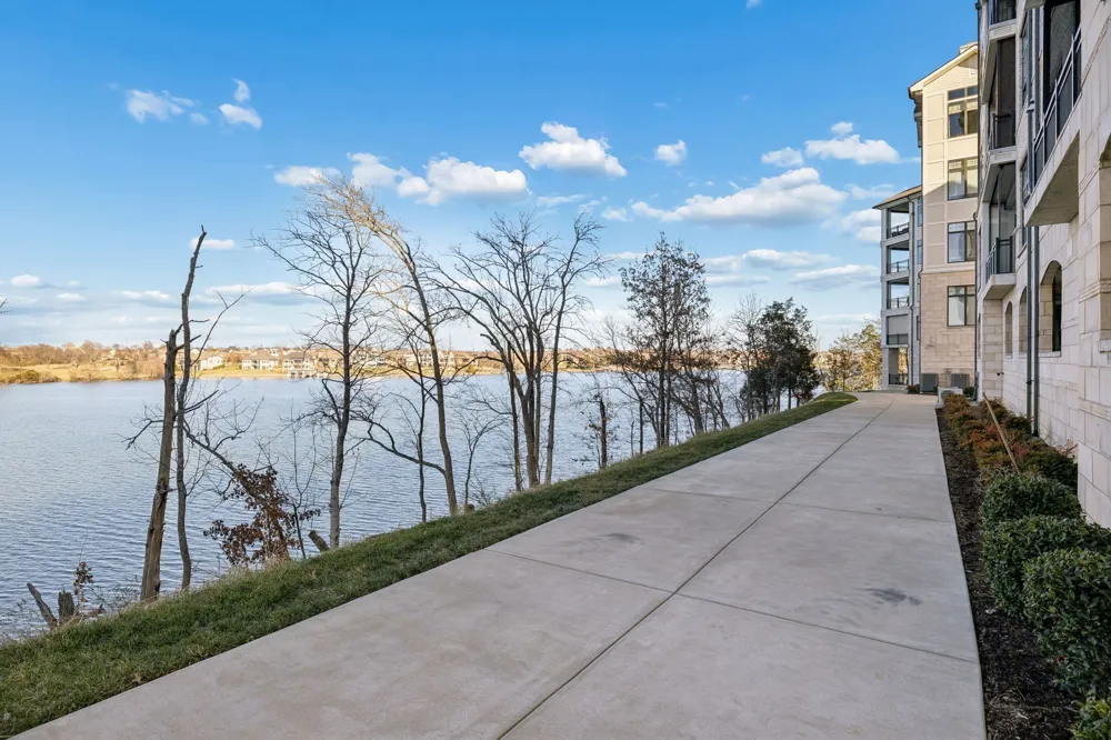 1024 Club View Dr #D202 Gallatin, TN 37066