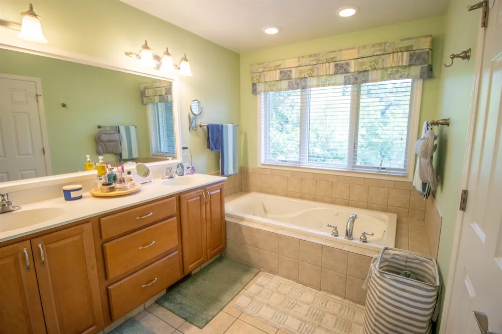 2539 Rushbrook Drive Flint Charter Township, MI 48433