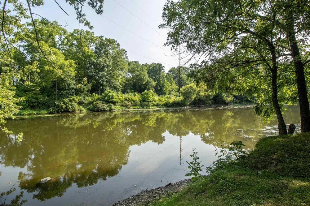 2539 Rushbrook Drive Flint Charter Township, MI 48433