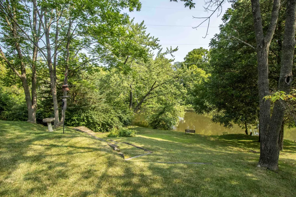 2539 Rushbrook Drive Flint Charter Township, MI 48433