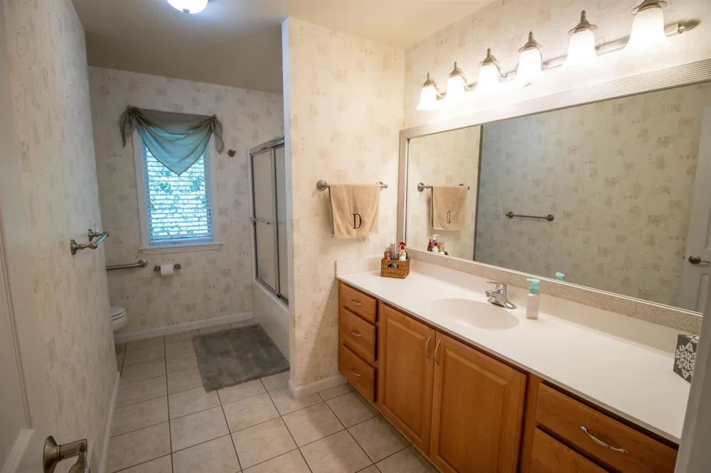 2539 Rushbrook Drive Flint Charter Township, MI 48433