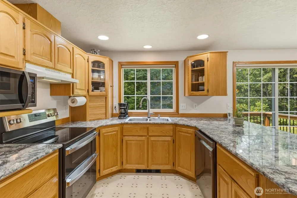 558 Spruce Creek Road Longview, WA 98632