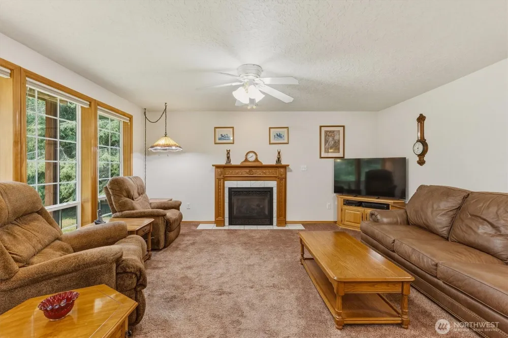 558 Spruce Creek Road Longview, WA 98632