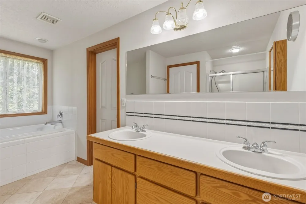 558 Spruce Creek Road Longview, WA 98632
